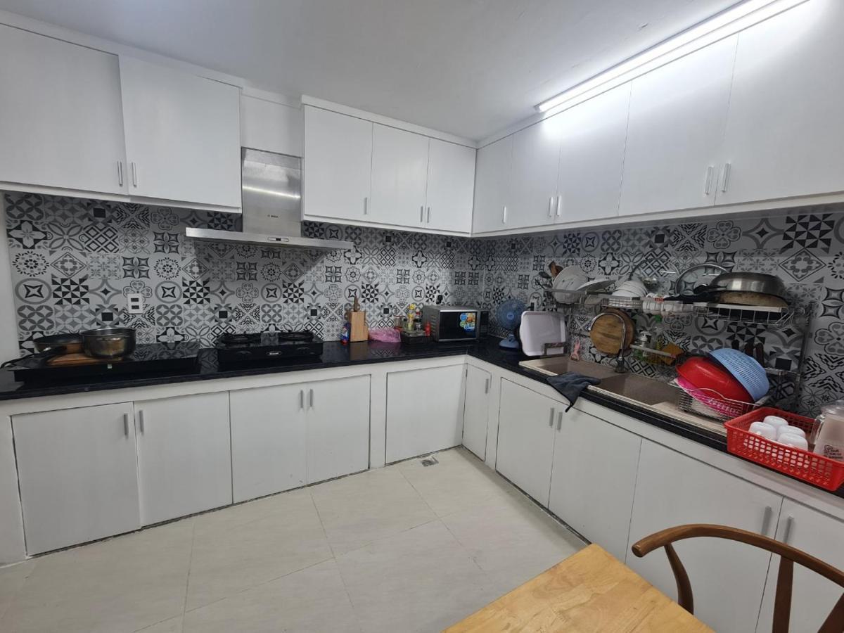 Lyly'S House - Homestay Хошимин Экстерьер фото
